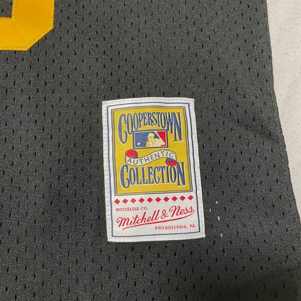 Mitchell & Ness Pittsburgh Pirates Willie Stargell 1982 pullover jersey mens Lrg - Picture 5 of 6